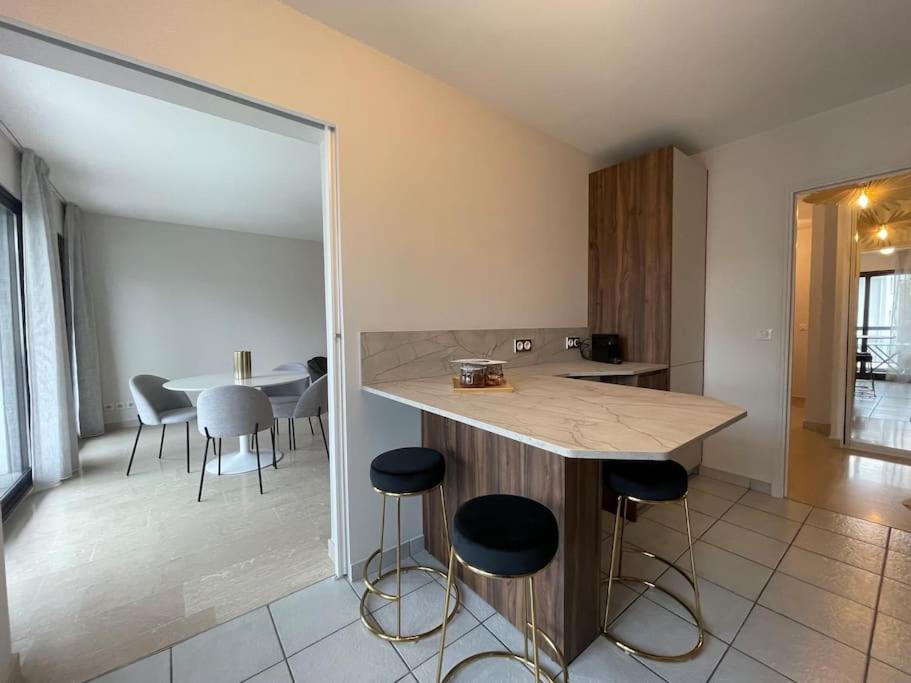 Le Mont-veyrier, Parking Et Vue Appartement *
