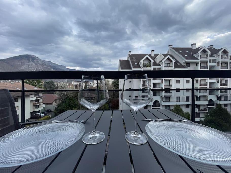 Le Mont-veyrier, Parking Et Vue Appartement Annecy