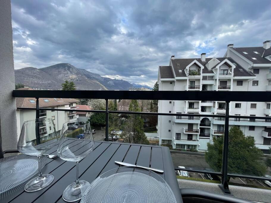 Le Mont-veyrier, Parking Et Vue Appartement