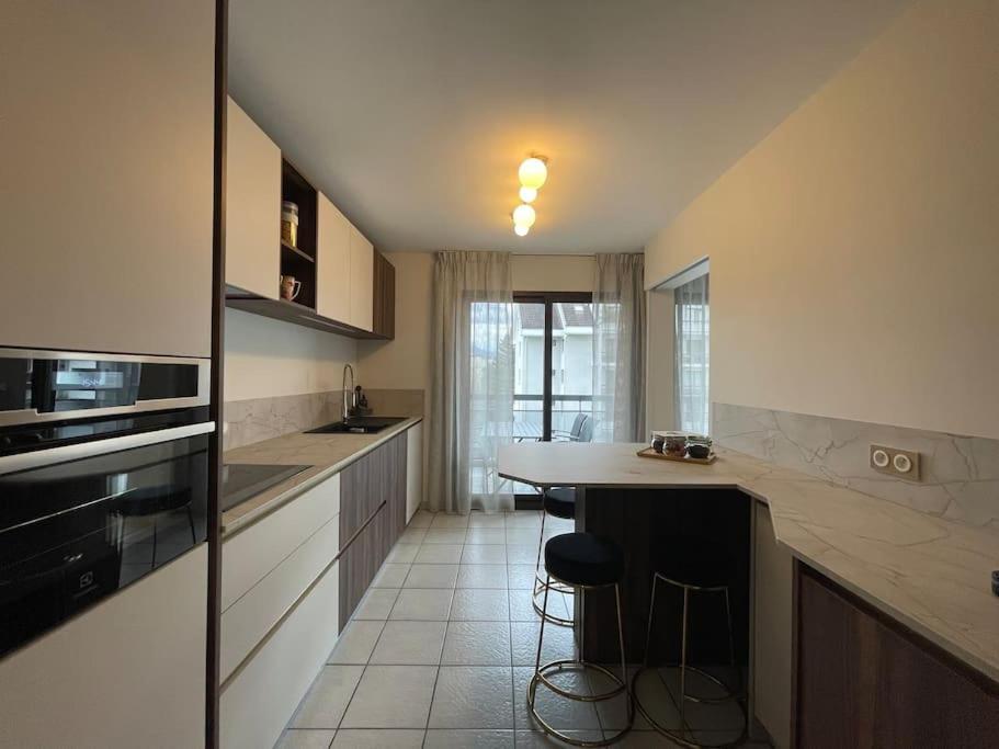 Appartement Le Mont-veyrier, Parking Et Vue Annecy