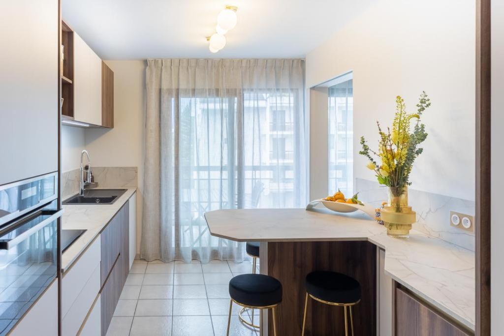 Le Mont-veyrier, Parking Et Vue Appartement Annecy